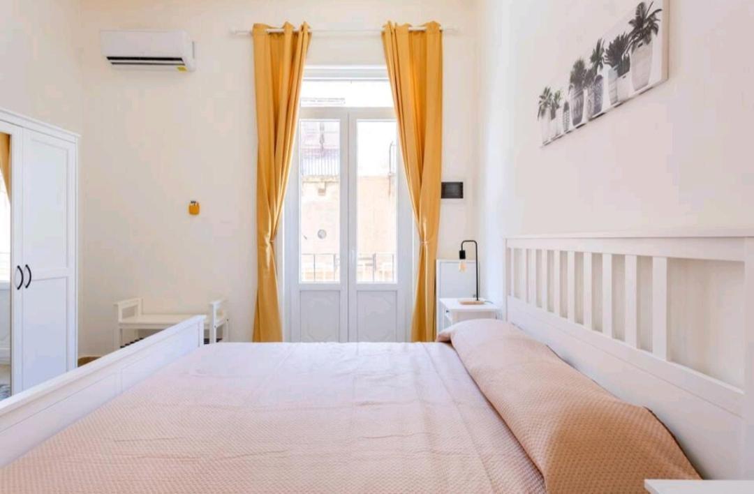 Merlo House - Inside The Historical Center Palermo Bagian luar foto